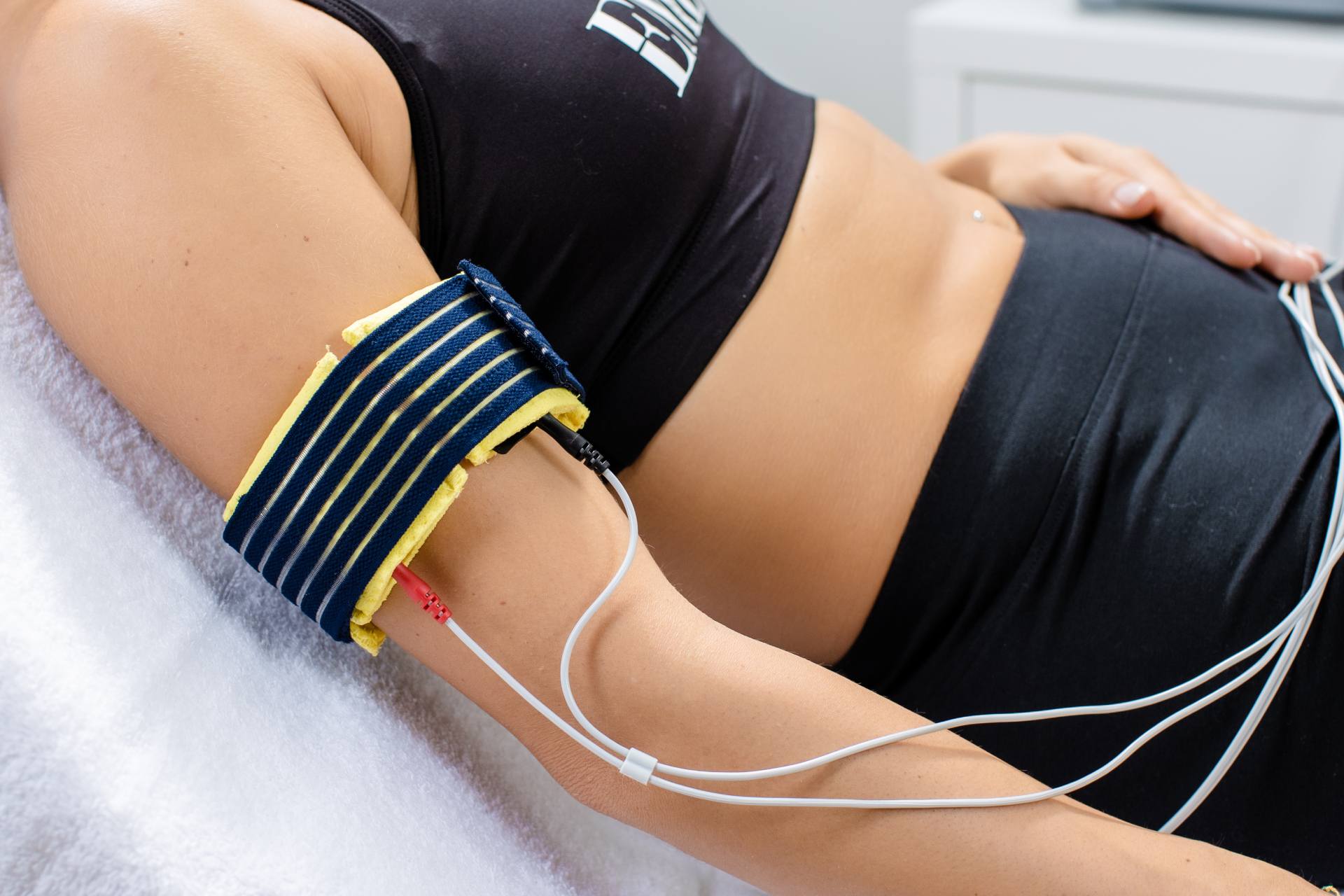 Aparat de electroterapie EME THERAPIC 9400 – 4 canale, TENS, EMS, iontoforeză, ecran tactil - imagine 3